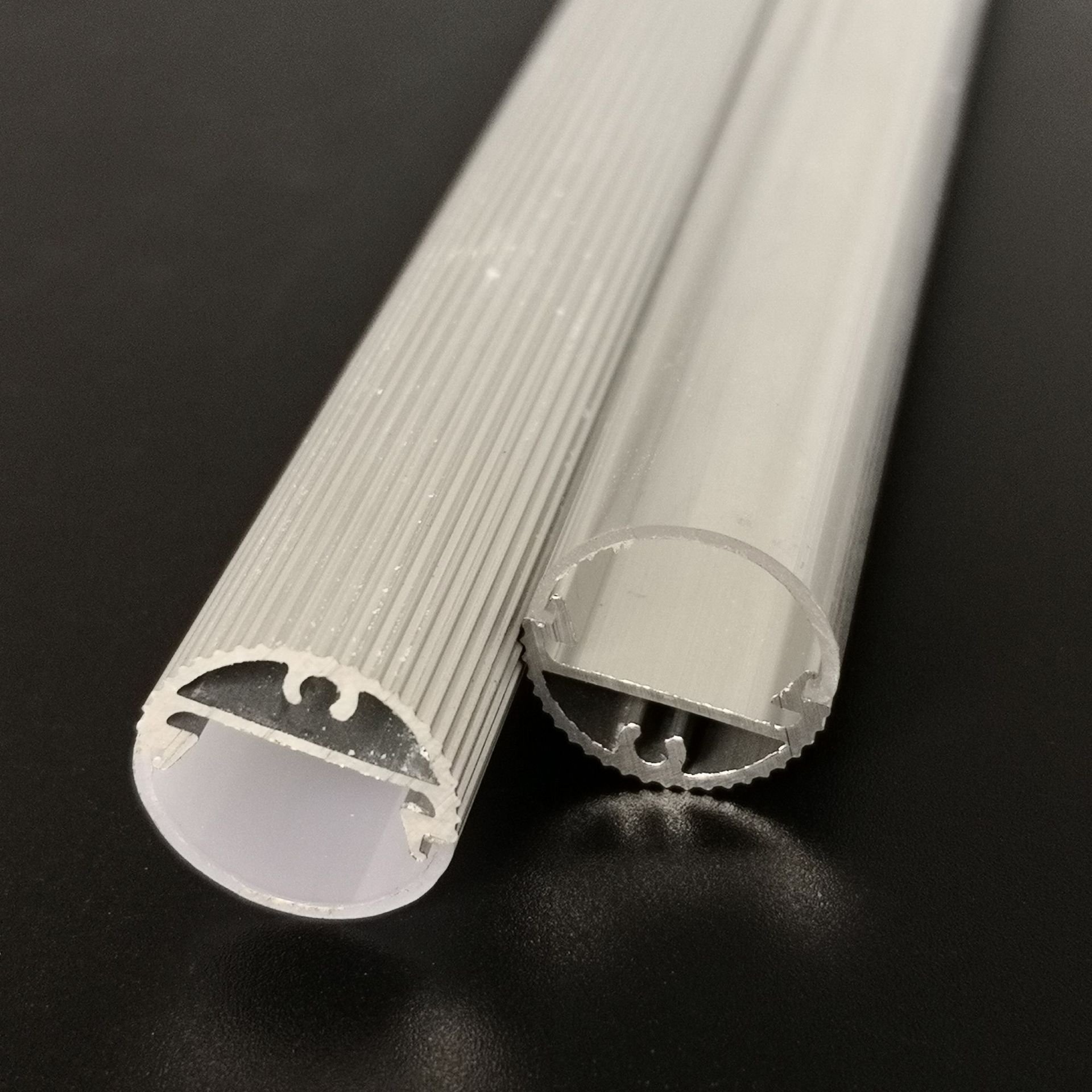 The third reason for the cracking of the PC diffuser in the LED tube housing