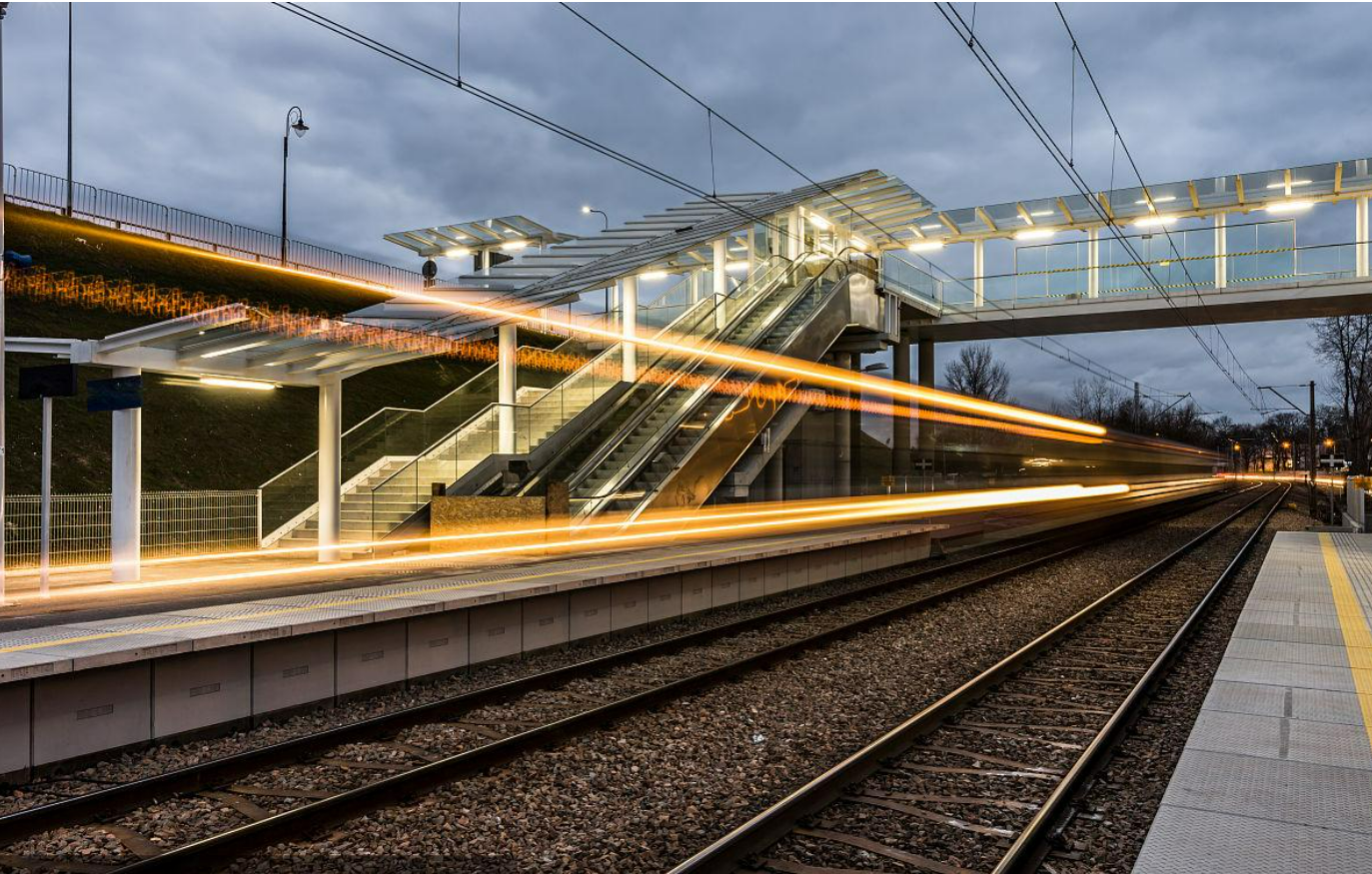 Key considerations for the application of LED tubes in transportation tracks